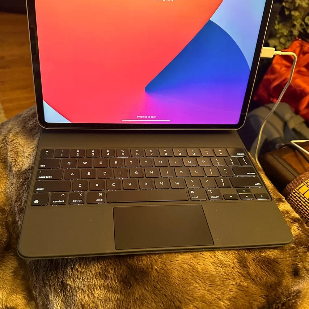 Apple Magic Keyboard for 3rd - 6th Generation Apple IPad Pro 12.9 inch